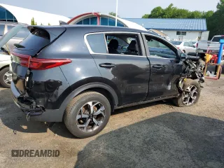 2020 Kia Sportage LX z VIN KNDPMCAC1L7670648, wystawiony jako Copart lot #59913015 z przebiegiem 78 279 mil mil oraz Czysty tytuł • Clean title. Historia ofert i sprzedaży dostępna na DreamBid. Obrazek 3.