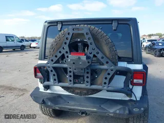 2018 Jeep Wrangler Unlimited Sport S with VIN 1C4HJXDG0JW205803, listed as a IAAI auction lot 41615097 with 1 mi miles. Bid and sale history available at carsss.com. Image 16.