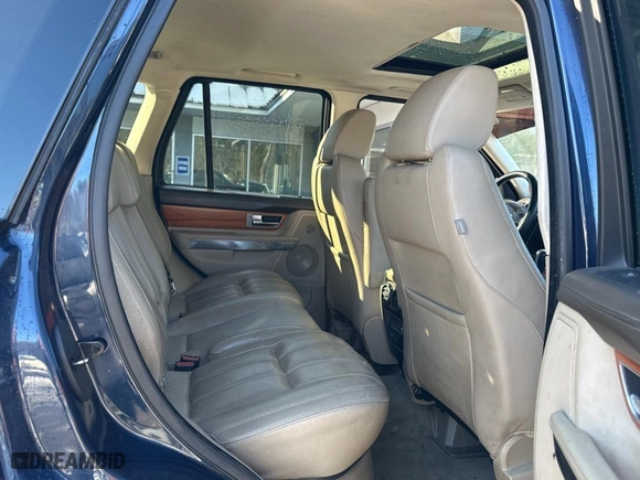2011 Land Rover Range Rover Sport HSE LUX with VIN SALSK2D45BA262517, listed as a Copart auction lot 49168825 with NaN miles and Clean Title. Bid and sale history available at carsss.com. Image 6.