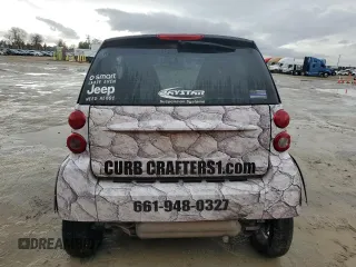2010 Smart fortwo Pure z VIN WMEEJ3BA0AK344722, wystawiony jako Copart lot #47288785 z przebiegiem 116 941 mil mil oraz Szkoda całkowita • Salvage title. Historia ofert i sprzedaży dostępna na DreamBid. Obrazek 6.