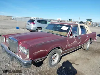 1984 Lincoln Town Car with VIN 1LNBP96FXEY671362, listed as a IAAI auction lot 41367432 with 81,205 mi miles. Bid and sale history available at carsss.com. Image 2.