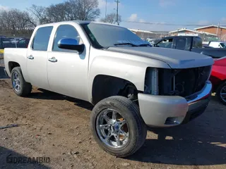 2007 Chevrolet Silverado 1500 LTZ with VIN 2GCEK13M171642603, listed as a IAAI auction lot 41142910 with 236,024 mi miles. Bid and sale history available at carsss.com. Image 1.