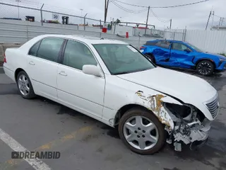 2005 Lexus LS 430 with VIN JTHBN36FX50175532, listed as a IAAI auction lot 41925866 with 182,956 mi miles. Bid and sale history available at carsss.com. Image 1.