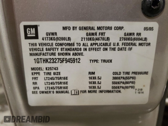 2005 GMC Sierra 2500HD SLT z VIN 1GTHK23275F945912, wystawiony jako Copart lot #84298424 z przebiegiem 241 490 mil mil oraz Szkoda całkowita • Salvage title. Historia ofert i sprzedaży dostępna na DreamBid. Obrazek 14.