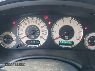 2001 Chrysler Town & Country with VIN 2C4GP543X1R193874, listed as a IAAI auction lot 41772904 with 178,763 mi miles and . Bid and sale history available at DreamBid. Image 7.