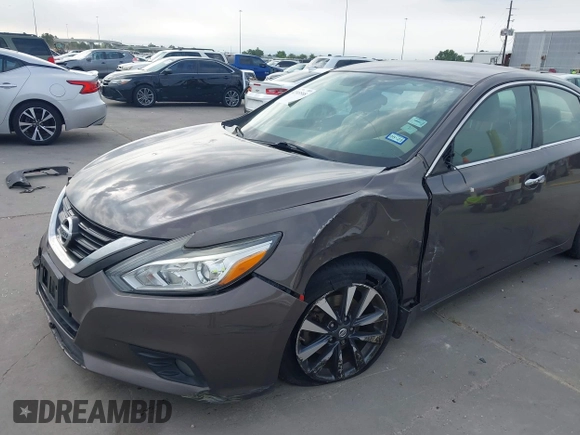 2017 Nissan Altima SV z VIN 1N4AL3AP2HC111156, wystawiony jako IAAI lot #42303588 z przebiegiem 103 004 mil mil oraz . Historia ofert i sprzedaży dostępna na DreamBid. Obrazek 6.
