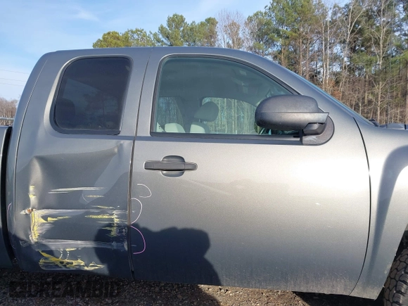 2011 Chevrolet Silverado 1500 LT with VIN 1GCRKSE31BZ279036, listed as a IAAI auction lot 41597291 with 293,576 mi miles and . Bid and sale history available at DreamBid. Image 13.