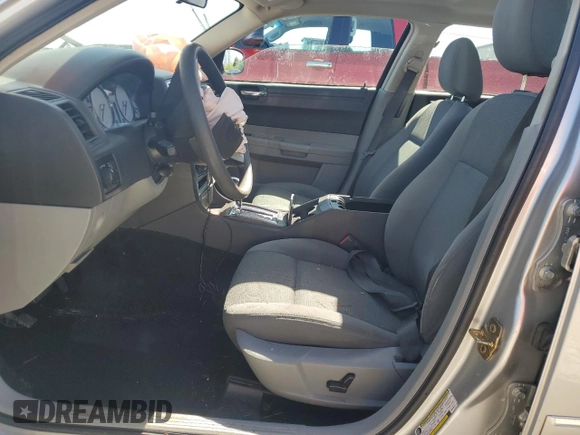 2006 Chrysler 300 z VIN 2C3KA53G26H469479, wystawiony jako Copart lot #57260885 z przebiegiem Nie podano mil oraz Czysty tytuł • Clean title. Historia ofert i sprzedaży dostępna na DreamBid. Obrazek 7.