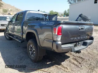 2021 Toyota Tacoma SR5 z VIN 3TMDZ5BN8MM117163, wystawiony jako IAAI lot #42070540 z przebiegiem 12 790 mil mil oraz . Historia ofert i sprzedaży dostępna na DreamBid. Obrazek 3.