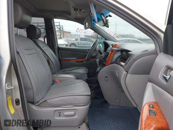 2010 Toyota Sienna XLE with VIN 5TDYK4CC0AS306284, listed as a IAAI auction lot 41736735 with 323,886 mi miles and . Bid and sale history available at carsss.com. Image 5.