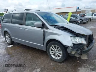 2018 Dodge Grand Caravan SXT z VIN 2C4RDGCG4JR297858, wystawiony jako IAAI lot #42150655 z przebiegiem 97 862 mil mil oraz . Historia ofert i sprzedaży dostępna na DreamBid. Obrazek 1.