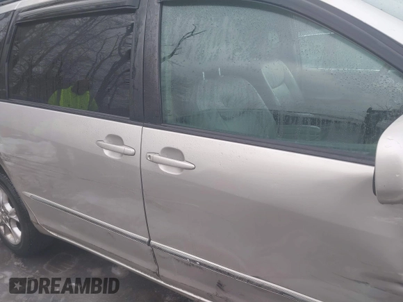 2004 Toyota Sienna XLE z VIN 5TDBA22C74S014781, wystawiony jako IAAI lot #41327692 z przebiegiem 148 548 mil mil oraz . Historia ofert i sprzedaży dostępna na DreamBid. Obrazek 13.