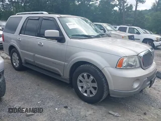 2004 Lincoln Navigator Luxury z VIN 5LMFU28R34LJ12883, wystawiony jako IAAI lot #42437622 z przebiegiem 252 377 mil mil oraz . Historia ofert i sprzedaży dostępna na DreamBid. Obrazek 1.