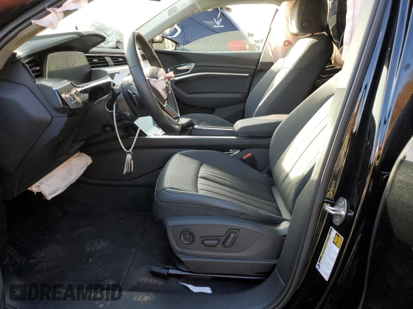 2022 Audi e-tron Sportback S line Premium Plus z VIN WA12AAGE2NB041104, wystawiony jako Copart lot #75980913 z przebiegiem Nie podano mil oraz Nie do naprawy • Non repairable. Historia ofert i sprzedaży dostępna na DreamBid. Obrazek 7.