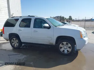2011 GMC Yukon SLT with VIN 1GKS2CE03BR397395, listed as a IAAI auction lot 41813501 with 220,443 mi miles. Bid and sale history available at carsss.com. Image 13.