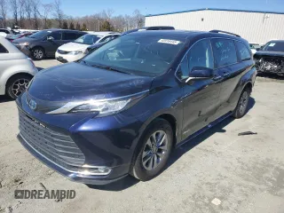 2021 Toyota Sienna XLE with VIN 5TDYRKEC0MS030528, listed as a Copart auction lot 45916445 with 172,587 mi miles and Salvage Title. Bid and sale history available at DreamBid. Image 1.