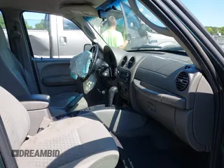 2006 Jeep Liberty Sport z VIN 1J4GK48K66W122836, wystawiony jako IAAI lot #42141978 z przebiegiem 188 952 mil mil oraz . Historia ofert i sprzedaży dostępna na DreamBid. Obrazek 5.