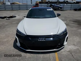 2022 Audi e-tron GT Prestige z VIN WAUEJBFW8N7001600, wystawiony jako Copart lot #60571595 z przebiegiem 26 399 mil mil oraz Szkoda całkowita • Salvage title. Historia ofert i sprzedaży dostępna na DreamBid. Obrazek 5.