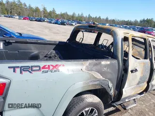 2023 Toyota Tacoma SR z VIN 3TYCZ5AN2PT132764, wystawiony jako IAAI lot #41832334 z przebiegiem 200 000 mil mil oraz . Historia ofert i sprzedaży dostępna na DreamBid. Obrazek 13.