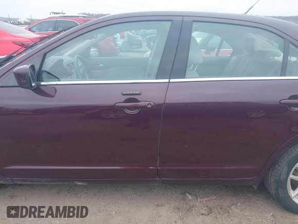 2011 Ford Fusion SEL with VIN 3FAHP0JA5BR253068, listed as a IAAI auction lot 41880066 with 121,410 mi miles. Bid and sale history available at carsss.com. Image 14.