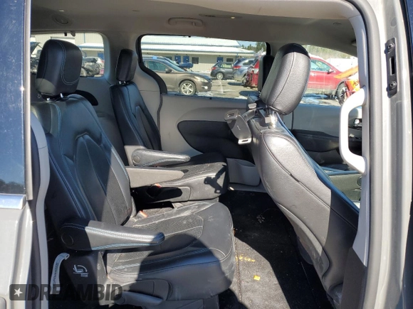 2021 Chrysler Pacifica Touring L with VIN 2C4RC1BG1MR552939, listed as a Copart auction lot 45279645 with 67,229 mi miles and Salvage Title. Bid and sale history available at DreamBid. Image 11.