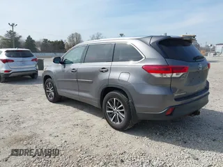 2018 Toyota Highlander SE with VIN 5TDJZRFH8JS530792, listed as a IAAI auction lot 42054634 with 272,748 mi miles and . Bid and sale history available at DreamBid. Image 3.