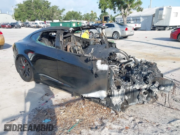 2022 Tesla Model S Plaid z VIN 5YJSA1E64NF477659, wystawiony jako IAAI lot #42358072 z przebiegiem Nie podano mil oraz . Historia ofert i sprzedaży dostępna na DreamBid. Obrazek 1.