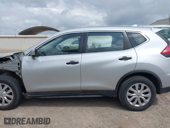 2017 Nissan Rogue S z VIN KNMAT2MTXHP552538, wystawiony jako IAAI lot #42413023 z przebiegiem 52 993 mil mil oraz . Historia ofert i sprzedaży dostępna na DreamBid. Obrazek 14.