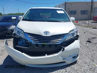 2015 Toyota Sienna XLE с VIN 5TDYK3DC6FS652923, выставлен на аукционе IAAI как лот 42309984 с пробегом 111 737 миль миль и . История ставок и продаж доступна на DreamBid. Изображение 12.