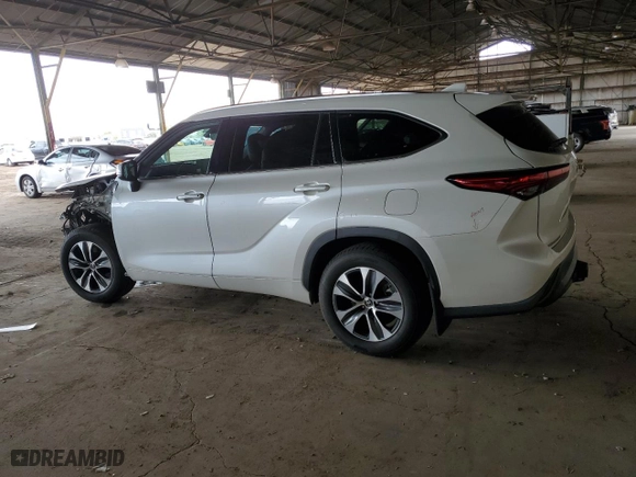 2020 Toyota Highlander XLE with VIN 5TDGZRBH3LS522022, listed as a Copart auction lot 48935615 with 71,332 mi miles and Salvage Title. Bid and sale history available at carsss.com. Image 2.