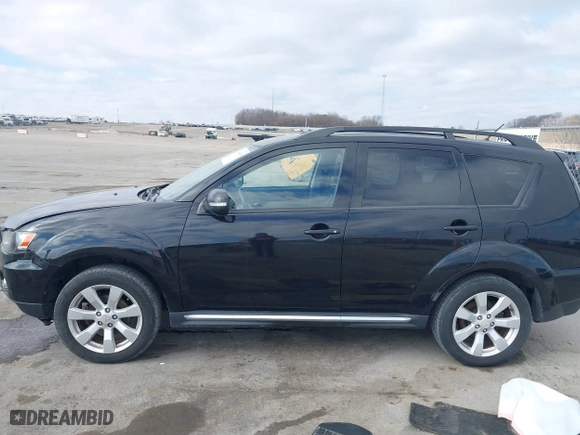 2010 Mitsubishi Outlander XLS with VIN JA4JT4AX6AZ002549, listed as a IAAI auction lot 41669290 with 136,757 mi miles. Bid and sale history available at carsss.com. Image 14.