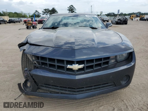 2013 Chevrolet Camaro LS z VIN 2G1FA1E36D9179469, wystawiony jako Copart lot #53968305 z przebiegiem 173 426 mil mil oraz Szkoda całkowita • Salvage title. Historia ofert i sprzedaży dostępna na DreamBid. Obrazek 5.