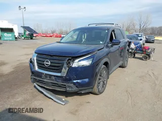 2022 Nissan Pathfinder SL z VIN 5N1DR3CD1NC219638, wystawiony jako IAAI lot #41691060 z przebiegiem 38 365 mil mil oraz . Historia ofert i sprzedaży dostępna na DreamBid. Obrazek 2.