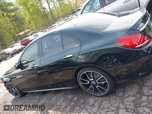 2019 Mercedes-Benz C 300 z VIN 55SWF8DB9KU321914, wystawiony jako IAAI lot #42032140 z przebiegiem 84 967 mil mil oraz . Historia ofert i sprzedaży dostępna na DreamBid. Obrazek 14.