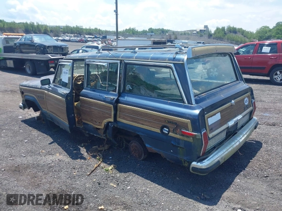 1988 Jeep Grand Wagoneer with VIN 1JCNJ15U7JT237152, listed as a IAAI auction lot 42682009 with 159,950 mi miles and . Bid and sale history available at DreamBid. Image 3.