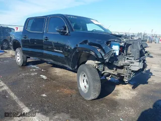2017 Toyota Tacoma SR5 with VIN 3TMDZ5BN3HM023276, listed as a IAAI auction lot 40878881 with 1 mi miles. Bid and sale history available at carsss.com. Image 1.