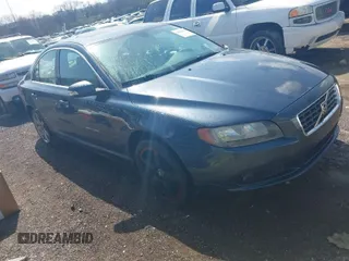 2007 Volvo S80 I6 with VIN YV1AS982X71032574, listed as a IAAI auction lot 41789687 with 241,226 mi miles. Bid and sale history available at carsss.com. Image 1.