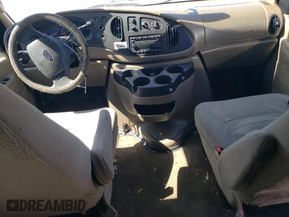 2008 Ford Econoline Passenger XL z VIN 1FBSS31L38DA29496, wystawiony jako Copart lot #48075995 z przebiegiem 294 180 mil mil oraz Szkody całkowita. Historia ofert i sprzedaży dostępna na DreamBid. Obrazek 8.