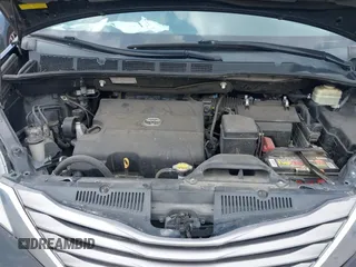 2016 Toyota Sienna XLE z VIN 5TDYK3DC5GS703586, wystawiony jako IAAI lot #42323587 z przebiegiem 127 640 mil mil oraz . Historia ofert i sprzedaży dostępna na DreamBid. Obrazek 10.