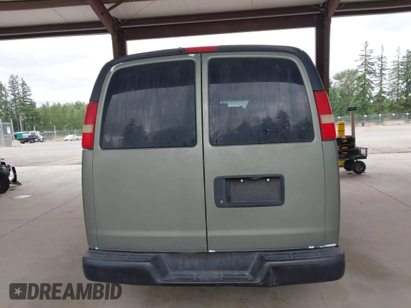 2011 Chevrolet Express Passenger LS z VIN 1GNSGBF43B1145404, wystawiony jako IAAI lot #42359594 z przebiegiem 126 042 mil mil oraz . Historia ofert i sprzedaży dostępna na DreamBid. Obrazek 15.