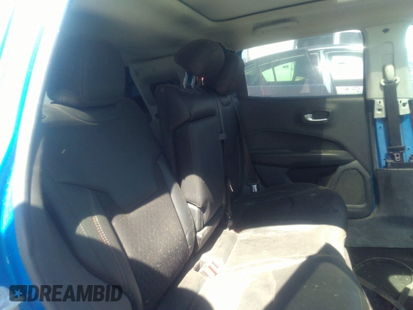 2020 Jeep Compass Latitude z VIN 3C4NJDBB7LT240954, wystawiony jako IAAI lot #37092535 z przebiegiem Nie podano mil oraz . Historia ofert i sprzedaży dostępna na DreamBid. Obrazek 8.