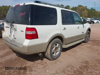 2008 Ford Expedition Eddie Bauer z VIN 1FMFU17548LA68720, wystawiony jako IAAI lot #41881966 z przebiegiem 277 825 mil mil oraz . Historia ofert i sprzedaży dostępna na DreamBid. Obrazek 4.