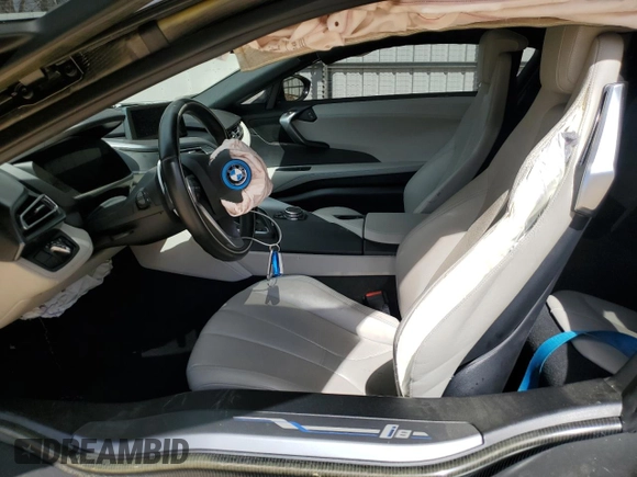 2015 BMW i8 z VIN WBY2Z2C52FV391003, wystawiony jako Copart lot #49772875 z przebiegiem Nie podano mil oraz Szkoda całkowita • Salvage title. Historia ofert i sprzedaży dostępna na DreamBid. Obrazek 7.