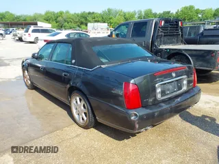 2001 Cadillac DeVille DHS z VIN 1G6KE57YX1U190955, wystawiony jako IAAI lot #41941668 z przebiegiem 191 040 mil mil oraz . Historia ofert i sprzedaży dostępna na DreamBid. Obrazek 3.