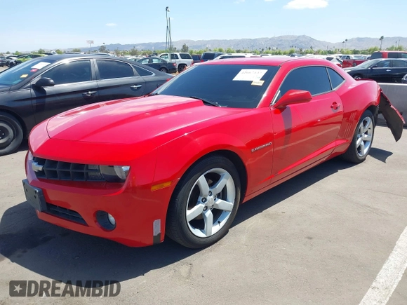 2011 Chevrolet Camaro 2LT z VIN 2G1FC1ED1B9110964, wystawiony jako IAAI lot #42067434 z przebiegiem 127 827 mil mil oraz . Historia ofert i sprzedaży dostępna na DreamBid. Obrazek 2.