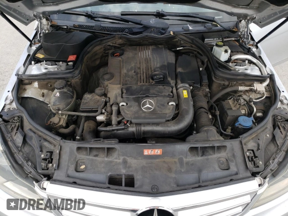 2013 Mercedes-Benz C 250 Sport z VIN WDDGF4HB9DR263699, wystawiony jako Copart lot #51379384 z przebiegiem 123 016 mil mil oraz Szkoda całkowita • Salvage title. Historia ofert i sprzedaży dostępna na DreamBid. Obrazek 11.