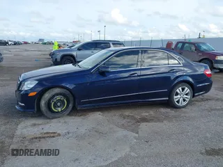 2013 Mercedes-Benz E 350 Luxury z VIN WDDHF8JB3DA763748, wystawiony jako IAAI lot #42447273 z przebiegiem 140 460 mil mil oraz . Historia ofert i sprzedaży dostępna na DreamBid. Obrazek 6.
