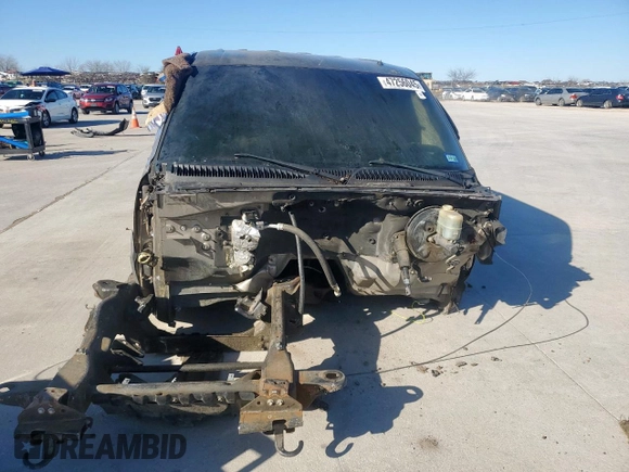 2002 Chevrolet Avalanche z VIN 3GNEC13TX2G108379, wystawiony jako Copart lot #47256045 z przebiegiem Nie podano mil oraz Nie do naprawy • Non repairable. Historia ofert i sprzedaży dostępna na DreamBid. Obrazek 5.