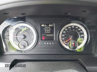 2018 Ram 1500 SLT z VIN 1C6RR6GG7JS303941, wystawiony jako IAAI lot #41942236 z przebiegiem 142 098 mil mil oraz . Historia ofert i sprzedaży dostępna na DreamBid. Obrazek 7.