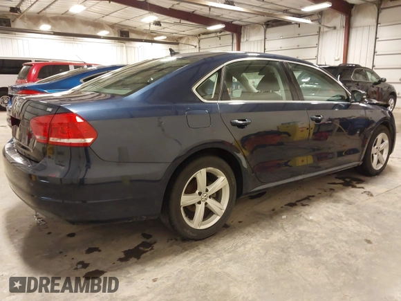 2013 Volkswagen Passat SE z VIN 1VWBP7A35DC095324, wystawiony jako IAAI lot #41970168 z przebiegiem 141 349 mil mil oraz . Historia ofert i sprzedaży dostępna na DreamBid. Obrazek 4.